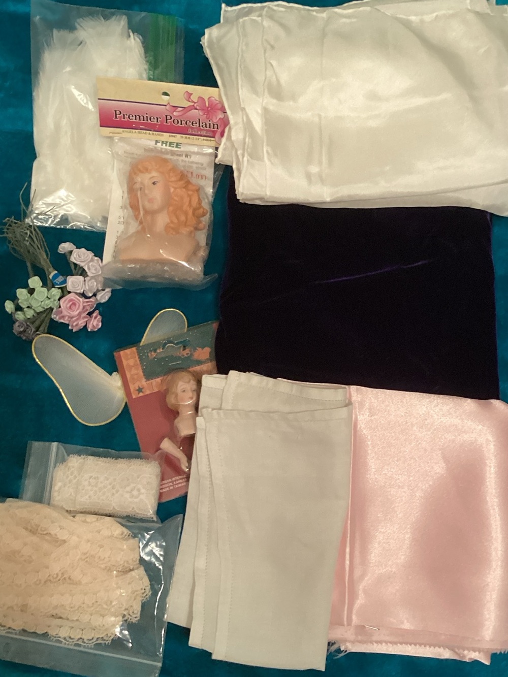Kit makes 2 Angels -1 small and & 1 large